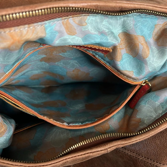 Hobo International Distressed Shoulder Bag - Picture 9 of 16